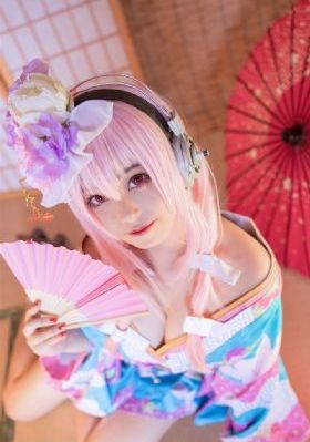 欧美风衣服品牌学生_HD在线观看视频